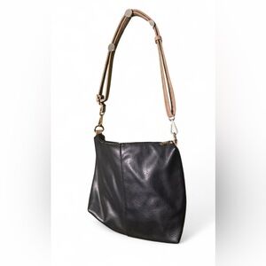 5/$25 Vintage America Leather Black and Tan Shoulder Bag w/ adjustable straps